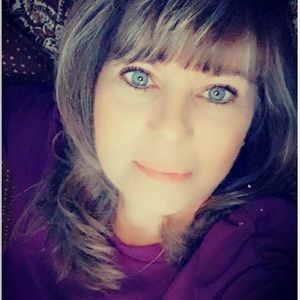 Meet your Posher, Deborah